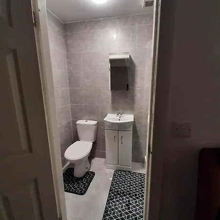 Exclusive Self-contained Flat In 아파트