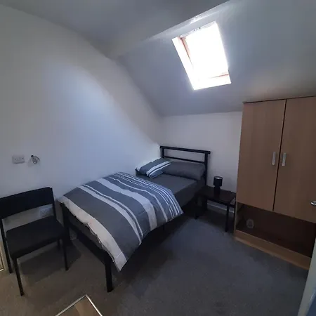 Exclusive Self-contained Flat In 아파트 *